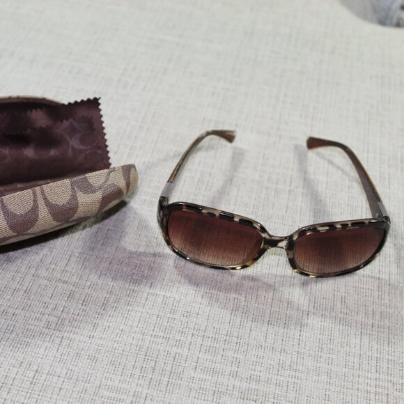 Coach Logo Sunglasses with Hard Clam Shell Logo Case - Picture 1 of 13